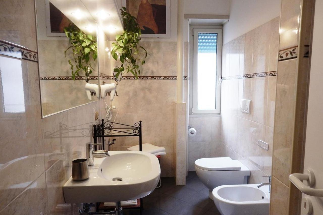 Romulus Rex Hotel Eksteriør billede