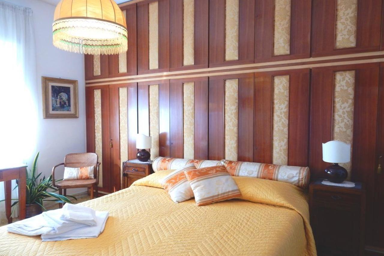 Romulus Rex Hotel Eksteriør billede
