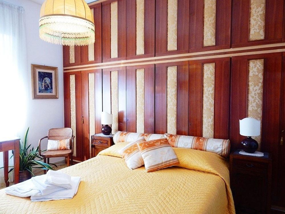 Romulus Rex Hotel Eksteriør billede