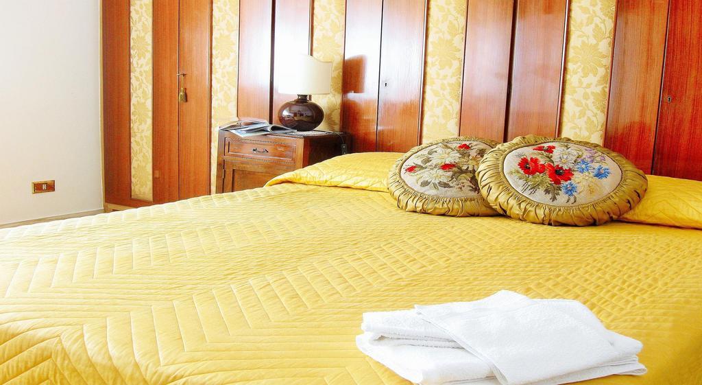 Romulus Rex Hotel Eksteriør billede