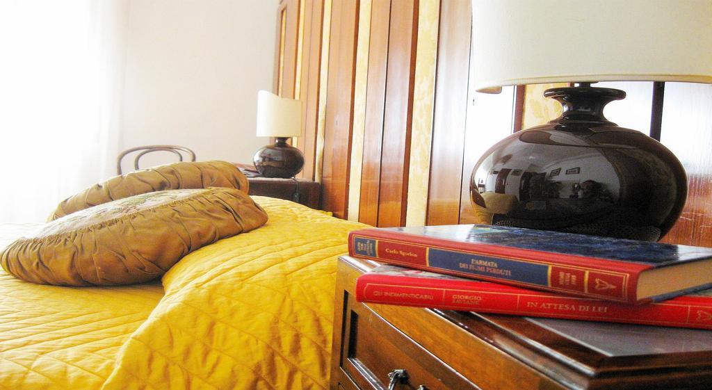 Romulus Rex Hotel Værelse billede