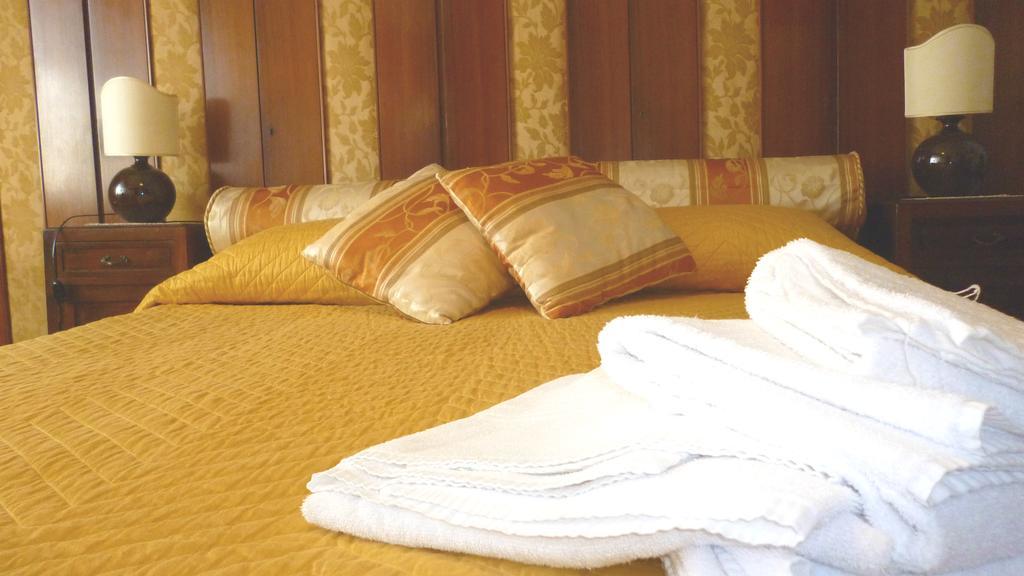 Romulus Rex Hotel Eksteriør billede