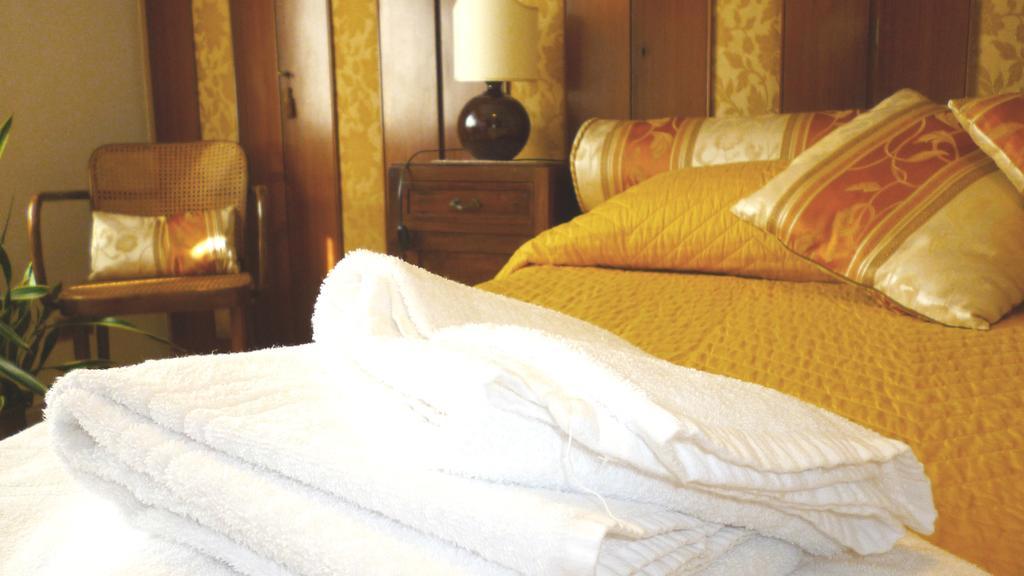Romulus Rex Hotel Eksteriør billede