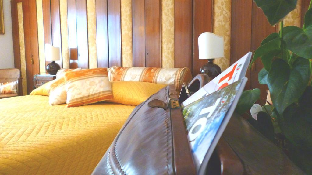 Romulus Rex Hotel Eksteriør billede